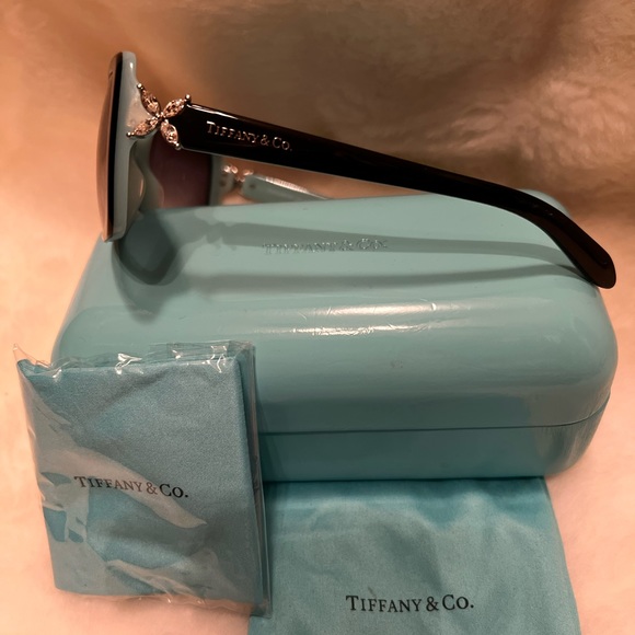 Authentic Tiffany Designer sunglasses with Swarovski Crystal - Picture 2 of 6